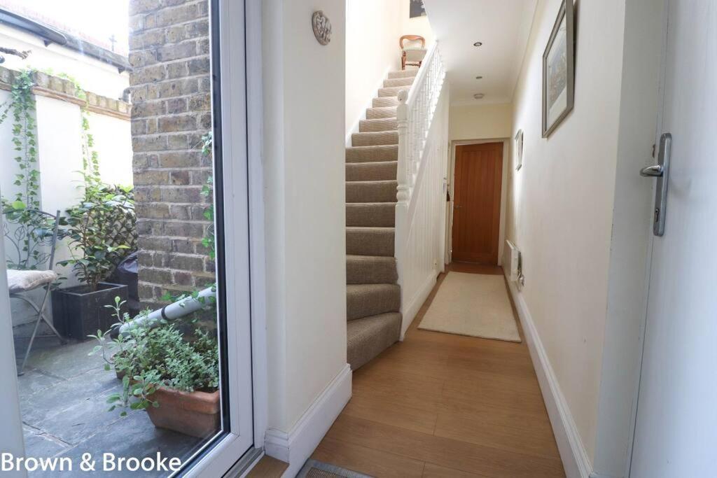 Stylish & Spacious 3 Bed Victorian House Sleeps Up To 7 - Near O2, Museums, Excel, Mazehill Station 12 Mins Direct Into London Bridge Βίλα Εξωτερικό φωτογραφία