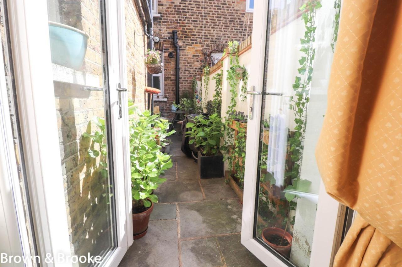 Stylish & Spacious 3 Bed Victorian House Sleeps Up To 7 - Near O2, Museums, Excel, Mazehill Station 12 Mins Direct Into London Bridge Βίλα Εξωτερικό φωτογραφία