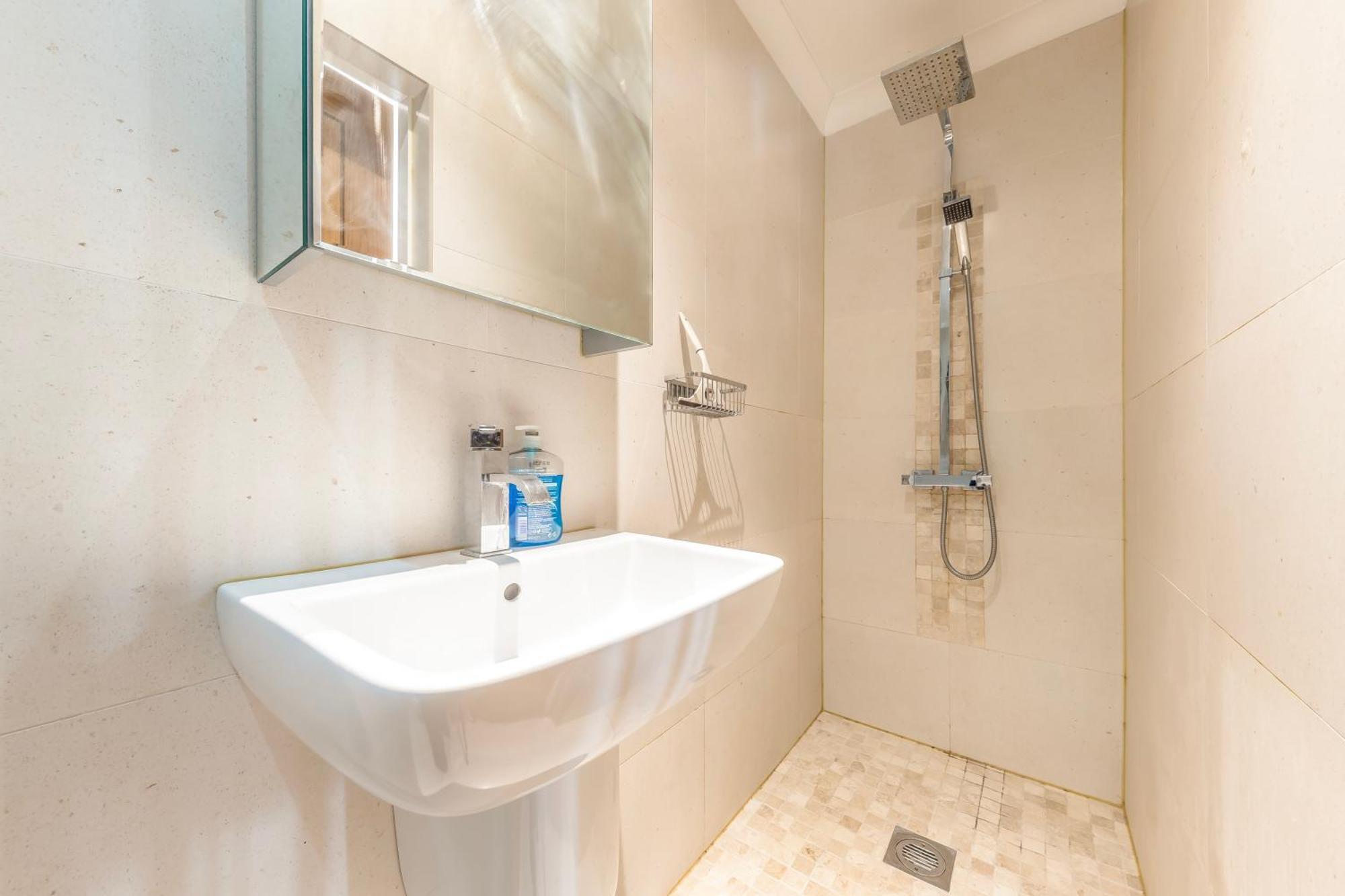 Stylish & Spacious 3 Bed Victorian House Sleeps Up To 7 - Near O2, Museums, Excel, Mazehill Station 12 Mins Direct Into London Bridge Βίλα Εξωτερικό φωτογραφία